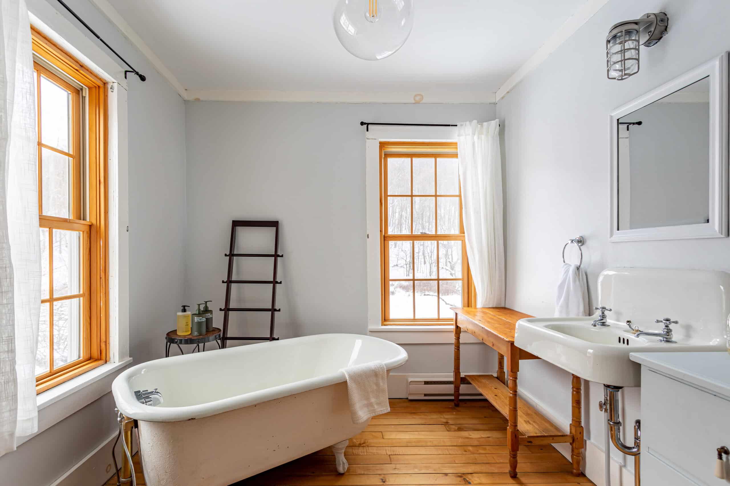 Freestanding Tub in a Small Bathroom: How to Make it Work